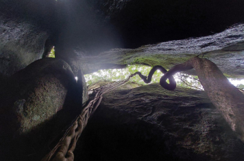 Foto - TRILHA DAS PEDRAS ABRAÇADAS