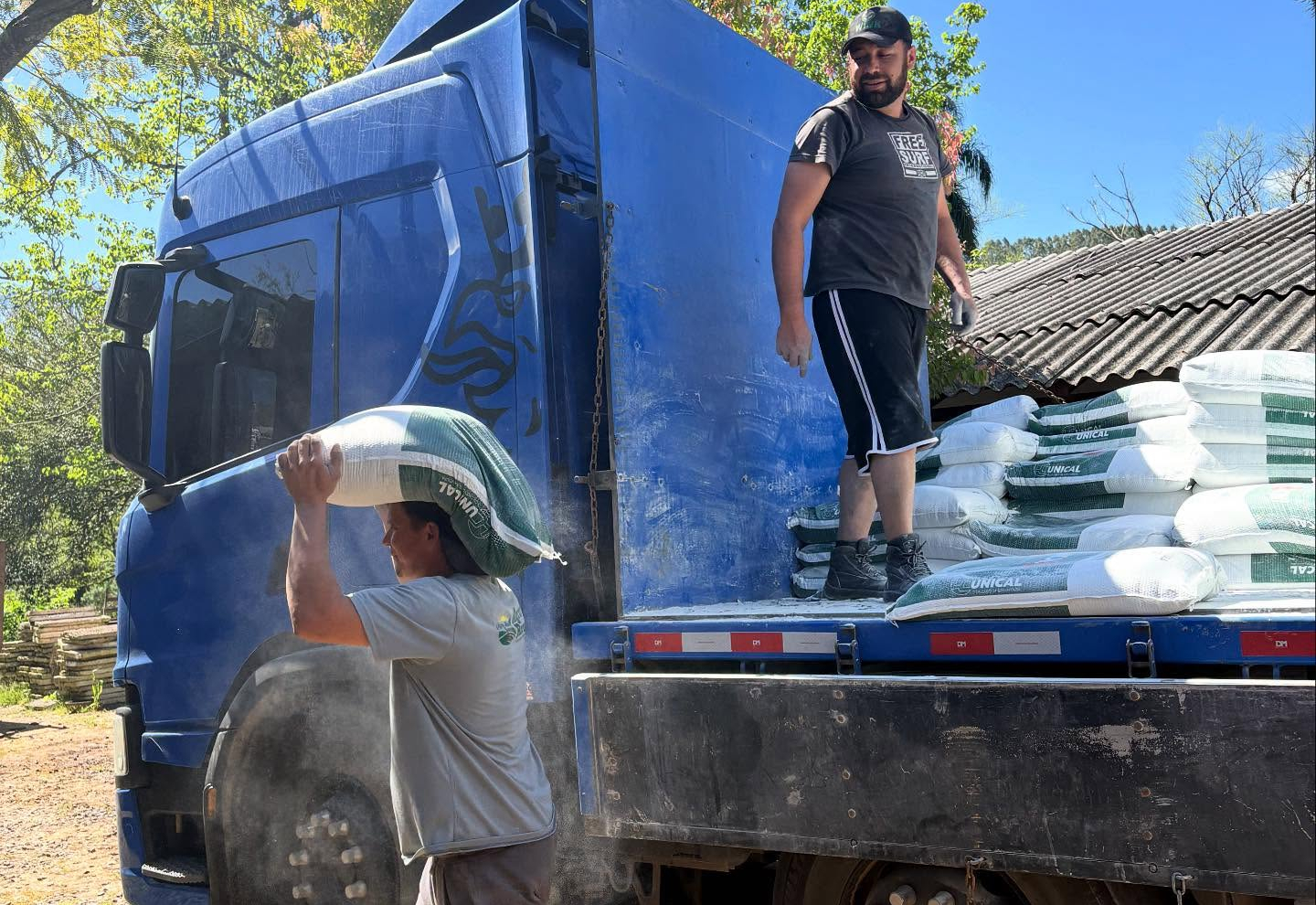Entrega de Calcário fortalece agricultura familiar