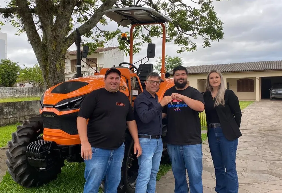 Novo trator reforça frota agrícola de Sertão Santana